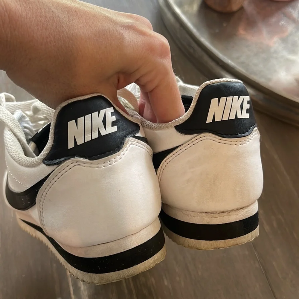 Nike shoe - Picture 3 of 4